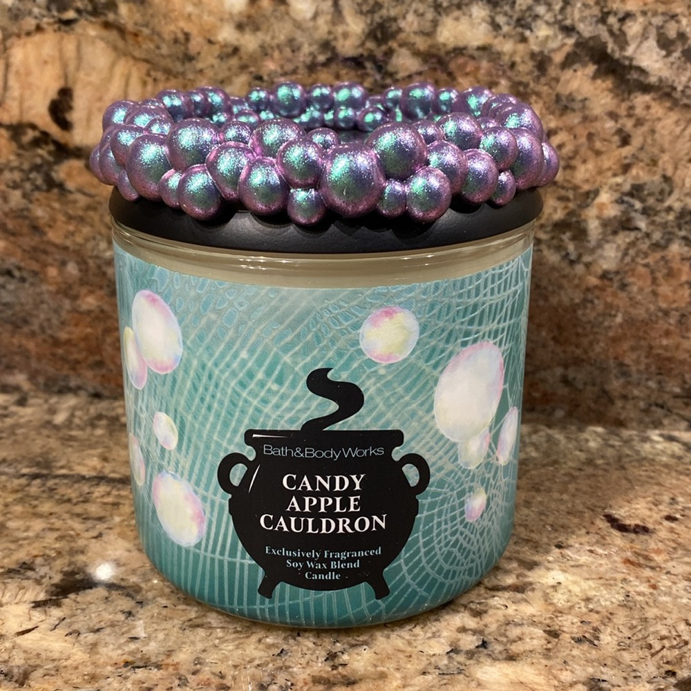 🍏”CANDY APPLE CAULDRON” by B&BW/WB 3-Wick Scented Candle, 14.5 oz / 411 g, NWT